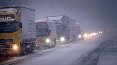 tung-trafik-lastbil-buss-vinter-vinterdack